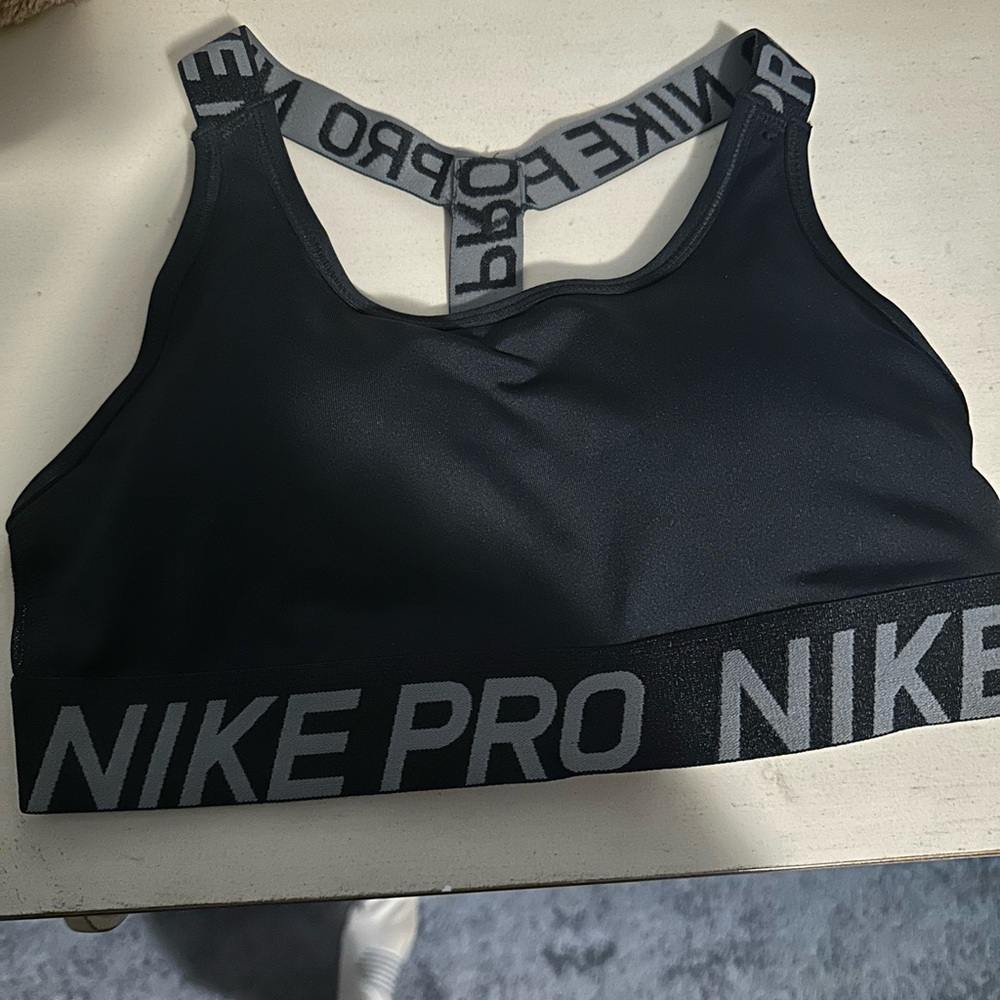 Nike pro sports bra
